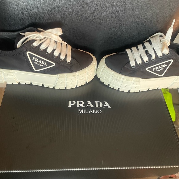 PRADA 🥰🥰Like new Prada platform shoes - Picture 4 of 4